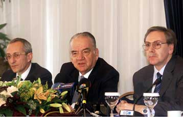 Στην Κύπρο η Εμπορική, στα Βαλκάνια η Εθνική