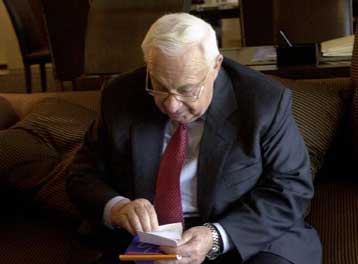 Ανοιγμα στους Εργατικούς από Σαρόν, στάση αναμονής από Αραφάτ