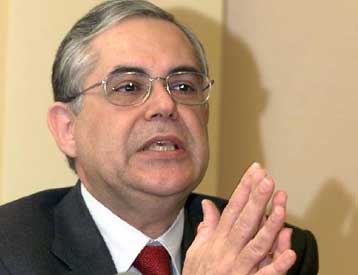 Κρίσιμο το πρώτο τρίμηνο του 2001, τονίζει ο Λ.Παπαδήμος