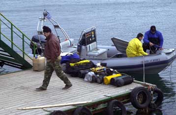 Συνεχίζονται οι έρευνες παρά την κακοκαιρία
