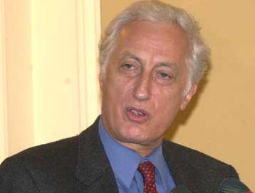 Ο Αρχιεπίσκοπος μεροληπτεί πολιτικά και διχάζει το λαό