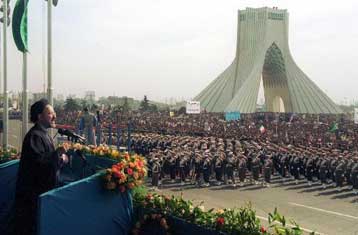 Κόλαφος ο Χαταμί κατά των σκληροπυρηνικών ισλαμιστών στην επέτειο της ιρανικής επανάστασης