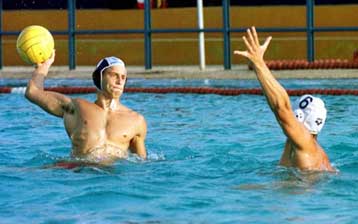 Στη 15 αγωνιστική της Α1 πόλο ανδρών 13-11 τον Αρη Θεσσαλονίκης