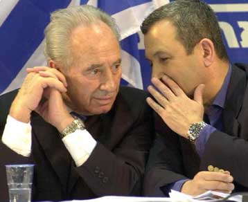 Επιθυμεί Πέρες και Μπαράκ στα υπουργεία Εξωτερικών και Αμυνας