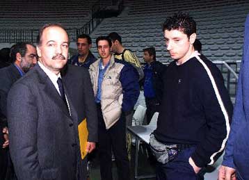 Προσπαθούμε να βρούμε λύση είπε στους παίκτες του Αρη