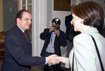 Επαφές με Κακλαμάνη και Καραμανλή