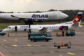 Οι αεροπορικές εταιρείες πρέπει να ενημερώνουν τους επιβάτες για τον κίνδυνο θρομβώσεων, επισημαίνει