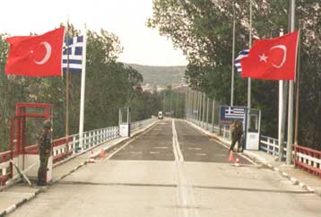 «Κατά λάθος» οι Τούρκοι πέρασαν την ελληνοτουρκική μεθόριο στον Έβρο, δηλώνει η Αγκυρα