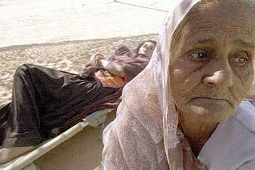 Τραυματίστηκαν σαράντα άτομα, χιλιάδες ξενύχτησαν στο ύπαιθρο