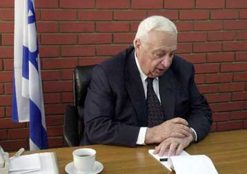 Σαρόν και Μπαράκ διερευνούν την προοπτική συνεργασίας στο τιμόνι της χώρας