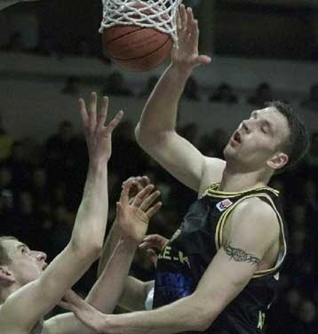 Πήρε το εισιτήριο για τους «8» η ΑΕΚ, περιμένει το τρίτο παιχνίδι ο ΠΑΟΚ