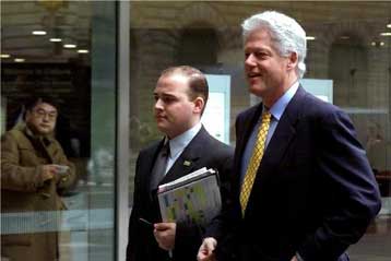 Οι τελευταίες ώρες του Κλίντον στο Λευκό Οίκο έρχονται και πάλι στη δημοσιότητα