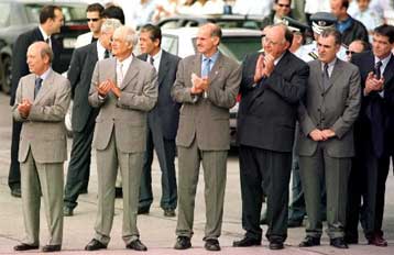 Οι Έλληνες στηρίζουν την πολιτική της ΕΕ