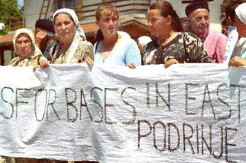 Οι ΗΠΑ εμπόδισαν τη σύλληψη των Κάρατζιτς και Μλάντιτς, υποστηρίζει Γάλλος στρατηγός της IFOR