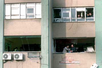 Τέσσερις αστυνομικοί τραυματίστηκαν από έκρηξη στην αστυνομική διεύθυνση Κωνσταντινούπολης