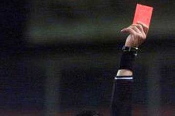 Οι κόκκινες κάρτες… βλάπτουν σοβαρά την υγεία – Σε ψυχίατρο ποδοσφαιριστής της Σαρλερουά