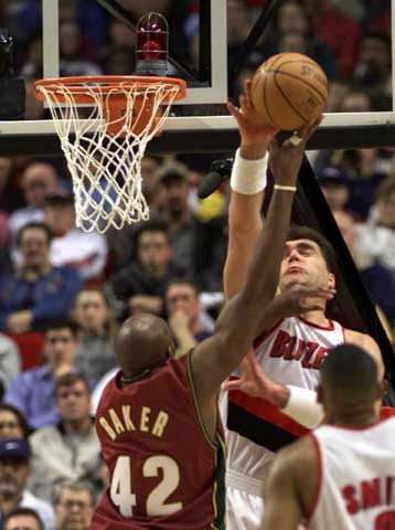 Προέλαση του Πόρτλαντ, νίκες για Γιούτα – Λέικερς