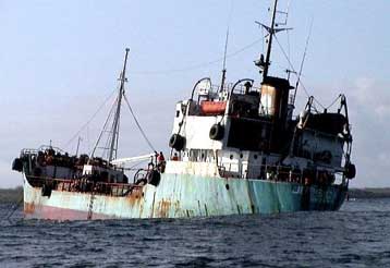 Βυθίζεται φορτηγό πλοίο που μεταφέρει χημικά