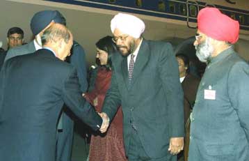 Τεράστιες οι προοπτικές εμπορικής συνεργασίας, τονίζει ο Σημίτης στη Βομβάη