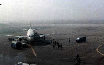 Η πυκνή ομίχλη κλείνει και πάλι από το πρωί το αεροδρόμιο Μακεδονία