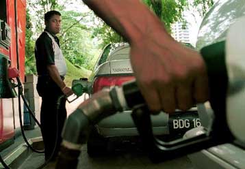 Aνοδος στην τιμή της βενζίνης και του πετρελαίου θέρμανσης – Μείωση στην τιμή του πετρελαίου κίνησης