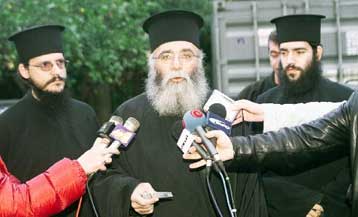 To ροκ των μοναχών επί τάπητος στη Μονή Πετράκη – Λύθηκε η παρεξήγηση, δηλώνουν όλες οι πλευρές