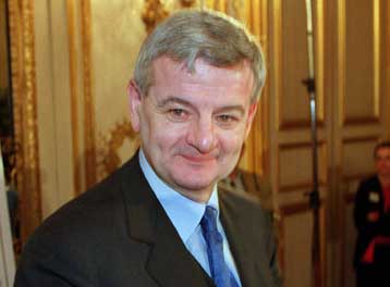 Για επίδειξη «γερμανικής μεγαλομανίας» κατηγορούν τον Φίσερ Γερμανοί πολιτικοί