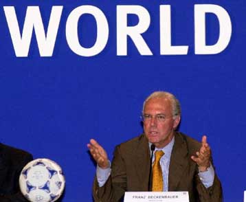 Στο Μόναχο ή… λίγο πιο έξω, νέο στάδιο για το Μουντιάλ 2006