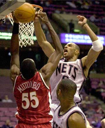 Το Μιλγουόκι κυριάρχησε του Σακραμέντο