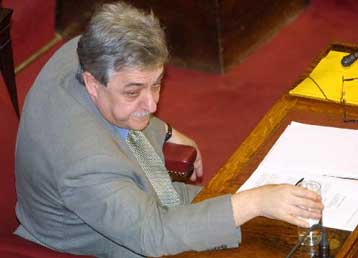 Εμμένει στη θέση του για τους πανεπιστημιακούς γιατρούς ο Αλ.Παπαδόπουλος – Διαφωνία Αρσένη