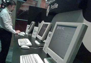 Πρωταθλητές στο «σερφάρισμα» οι Γερμανοί και Βρετανοί χρήστες του Διαδικτύου