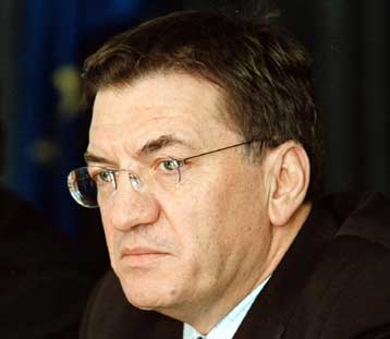 Σπουδές σε ΙΕΚ και για στρατιώτες προβλέπει το νομοσχέδιο του υπουργείου Παιδείας