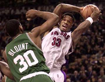 Οι Σπερς κέρδισαν για έβδομη συνεχόμενη φορά και πλησίασαν απειλητικά τους Τζαζ