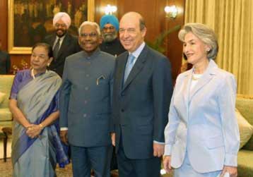 Εν αναμονή της καλής θέλησης της Τουρκίας βρίσκεται ο πρωθυπουργός, όπως διαμηνύει από την Ινδία