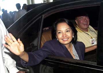 Ο Τζόζεφ Εστράντα αμφισβητεί τις εξουσίες της Αρόγιο και προσφεύγει στο Ανώτατο Δικαστήριο