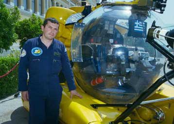 Ξεκινά η επιχείρηση ανέλκυσης του ελικοπτέρου του ΕΚΑΒ