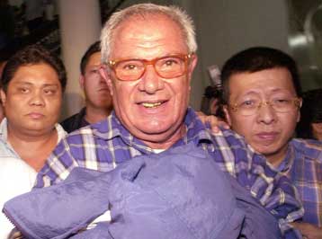 Ανοίγει ο δρόμος για την έκδοση του Σιρβέν στη Γαλλία – Διακόπηκε προσωρινά η δίκη του Ντιμά