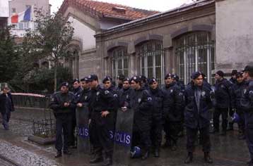 Πυροβολισμοί με στόχο το γαλλικό προξενείο στην Κωνσταντινούπολη