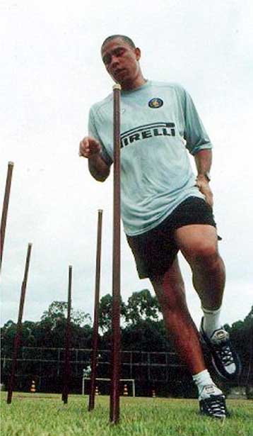 Eπιτέθηκαν στον Ρονάλντο και του έκλεψαν το αυτοκίνητο