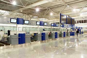 Περικοπές στο σπατόσημο για τις πτήσεις εντός ΕΕ προωθεί η κυβέρνηση