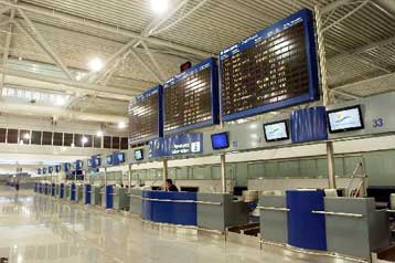 Κατά δύο ευρώ φθηνότερο από τις αρχικές ανακοινώσεις το σπατόσημο για πτήσεις εντός ΕΕ