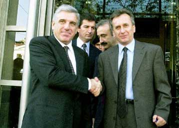 Η ΝΔ ήθελε να πλήξει την οικονομία – Μείον η εμπιστοσύνη των επενδυτών, δείχνει έρευνα της V-PRC