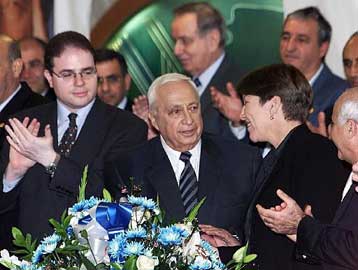 Έτοιμη για διαπραγματεύσεις με τον Σαρόν η Φατάχ, «εάν σεβαστεί τις διεθνείς αποφάσεις»