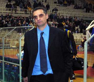 Ικανοποίηση για τη νίκη – Πεδουλάκης: Η ιστορία μας μου θυμίζει το χρηματιστήριο