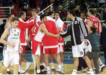 Κάναμε ό,τι έπρεπε – Φλεβαράκης: Και μόνοι μας να παίζαμε θα χάναμε