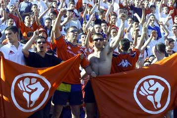 Έμπρακτη απόδειξη του εκδημοκρατισμού της Σερβίας από τον υπουργό Εσωτερικών