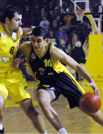 Όλιβερ και Αμάγια χάρισαν τη μεγάλη νίκη του Αμαρουσίου επί της ΑΕΚ με 92-85