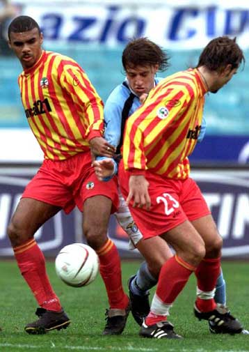 Πέρασε και από την Πάρμα η Ρόμα, με τον Μπατιστούτα να… ξελασπώνει – Μαχαιρώθηκε οπαδός της Πάρμα