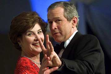 Οι φοροελαφρύνσεις θα βοηθήσουν όλους τους Αμερικανούς, υποστηρίζει ο Μπους