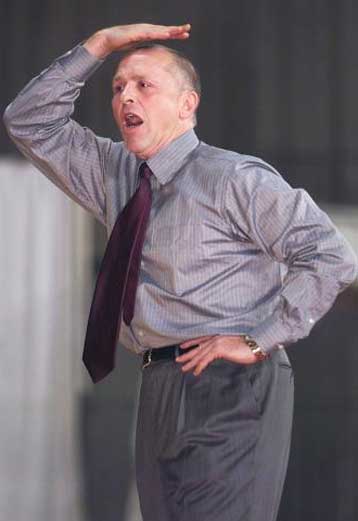 Παραιτήθηκε ο Γιατζόγλου – Ο Μαγκώτσιος επιστρέφει στον πάγκο του Αρη